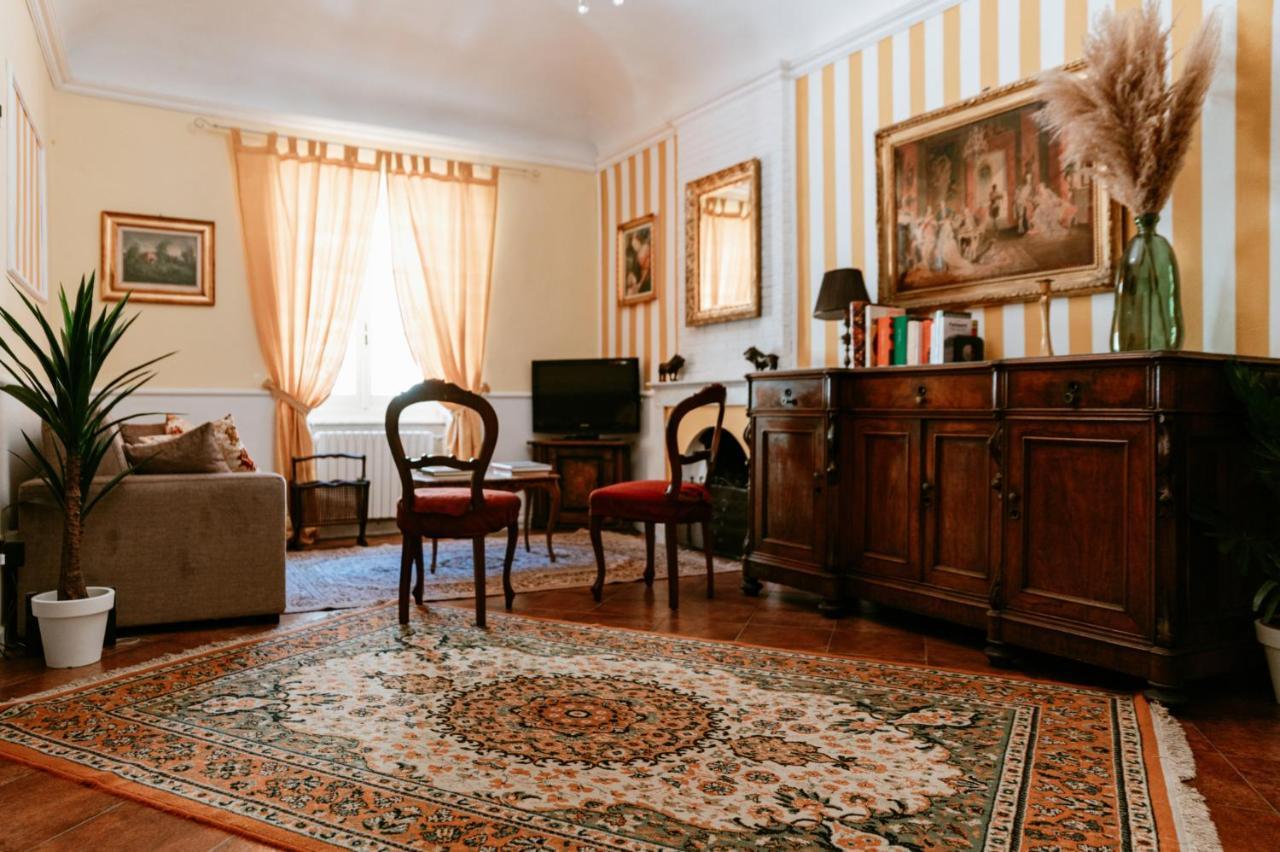 La Foresteria Di Palazzo Picedi Benettini Sarzana Exterior foto